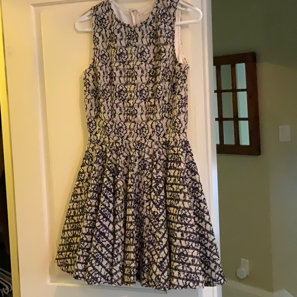 Cute dress with Navy Lace/Cream lining. - Picture 1 of 2